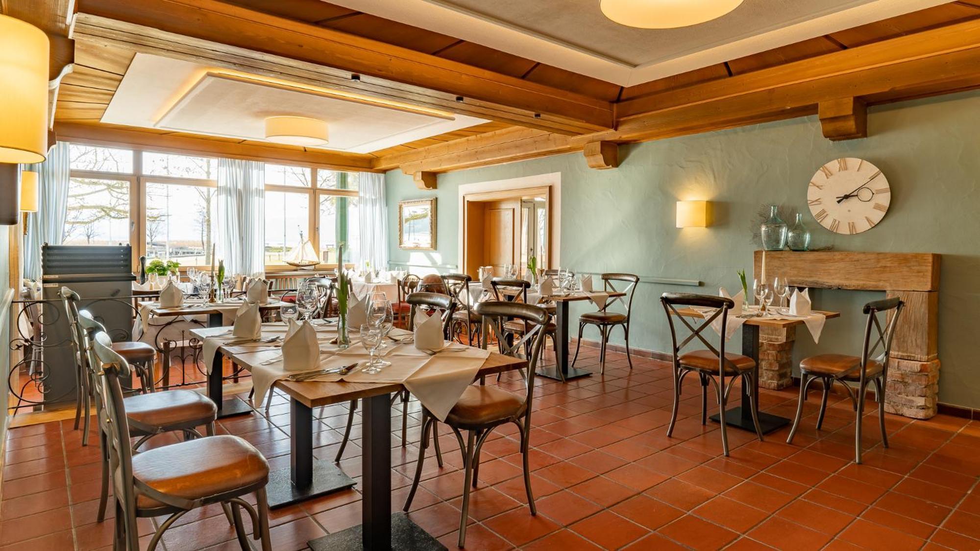 Restaurant Hafenwirt Зеон-Зебрукк